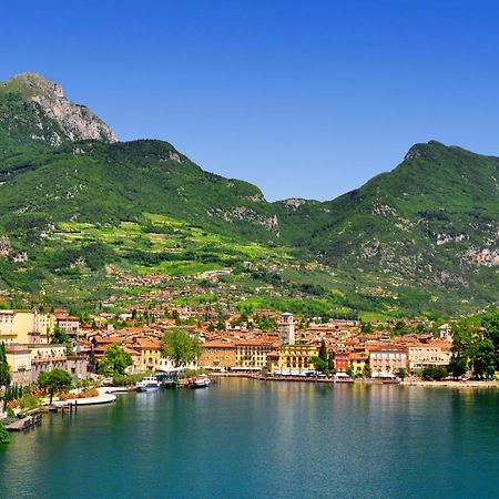 Riva Lago E Spiaggia Apartment 2 - Happy Rentals Extérieur photo