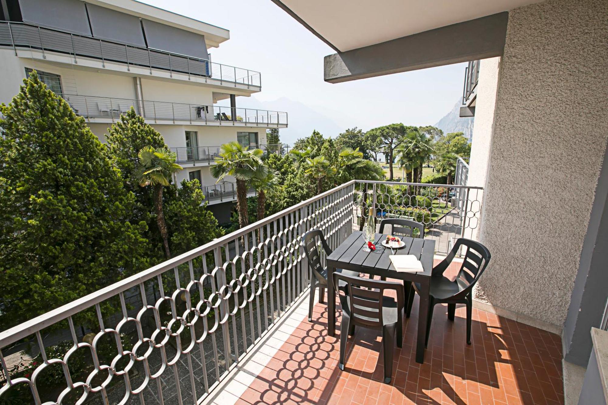 Riva Lago E Spiaggia Apartment 2 - Happy Rentals Extérieur photo