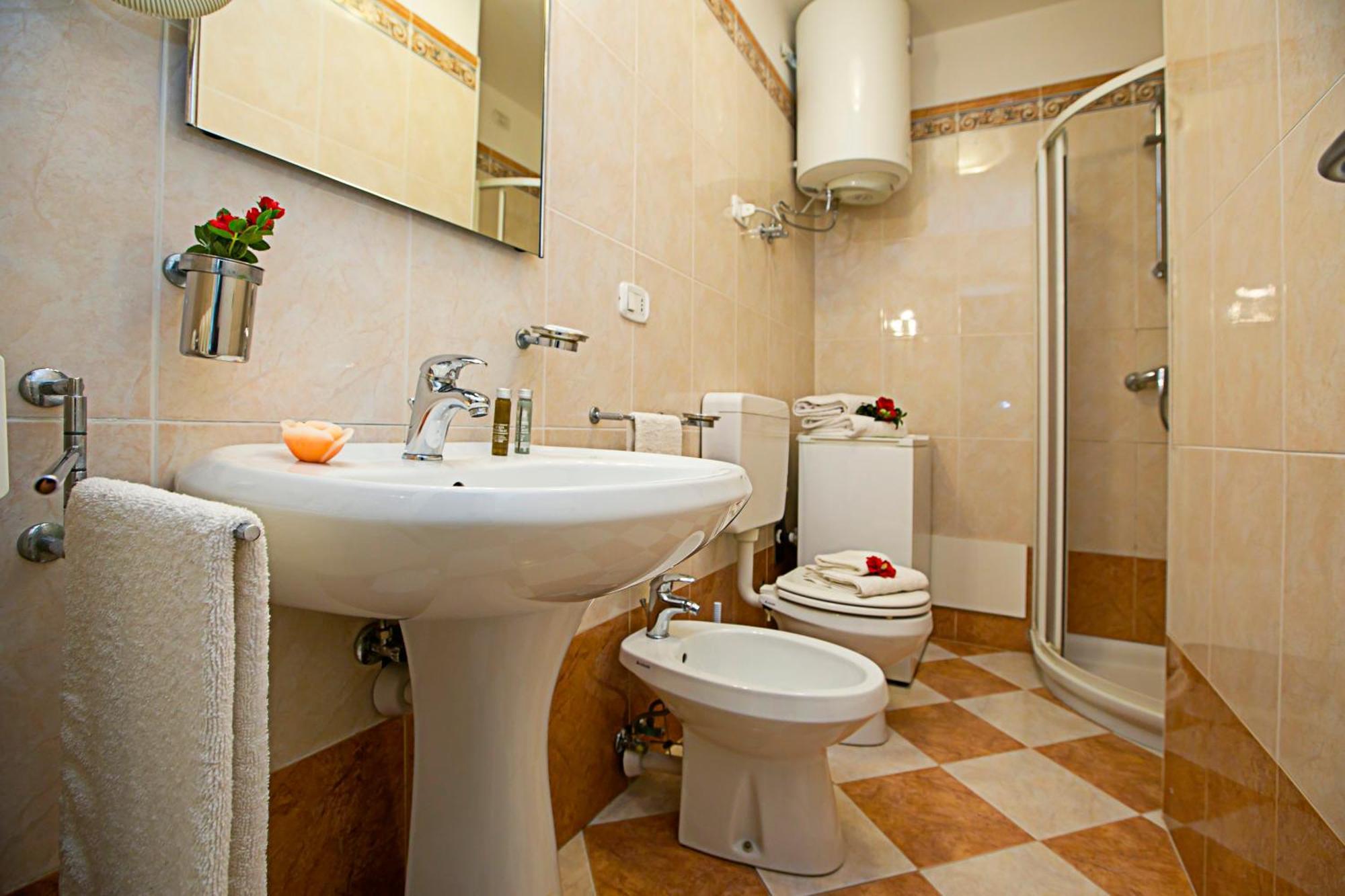 Riva Lago E Spiaggia Apartment 2 - Happy Rentals Extérieur photo