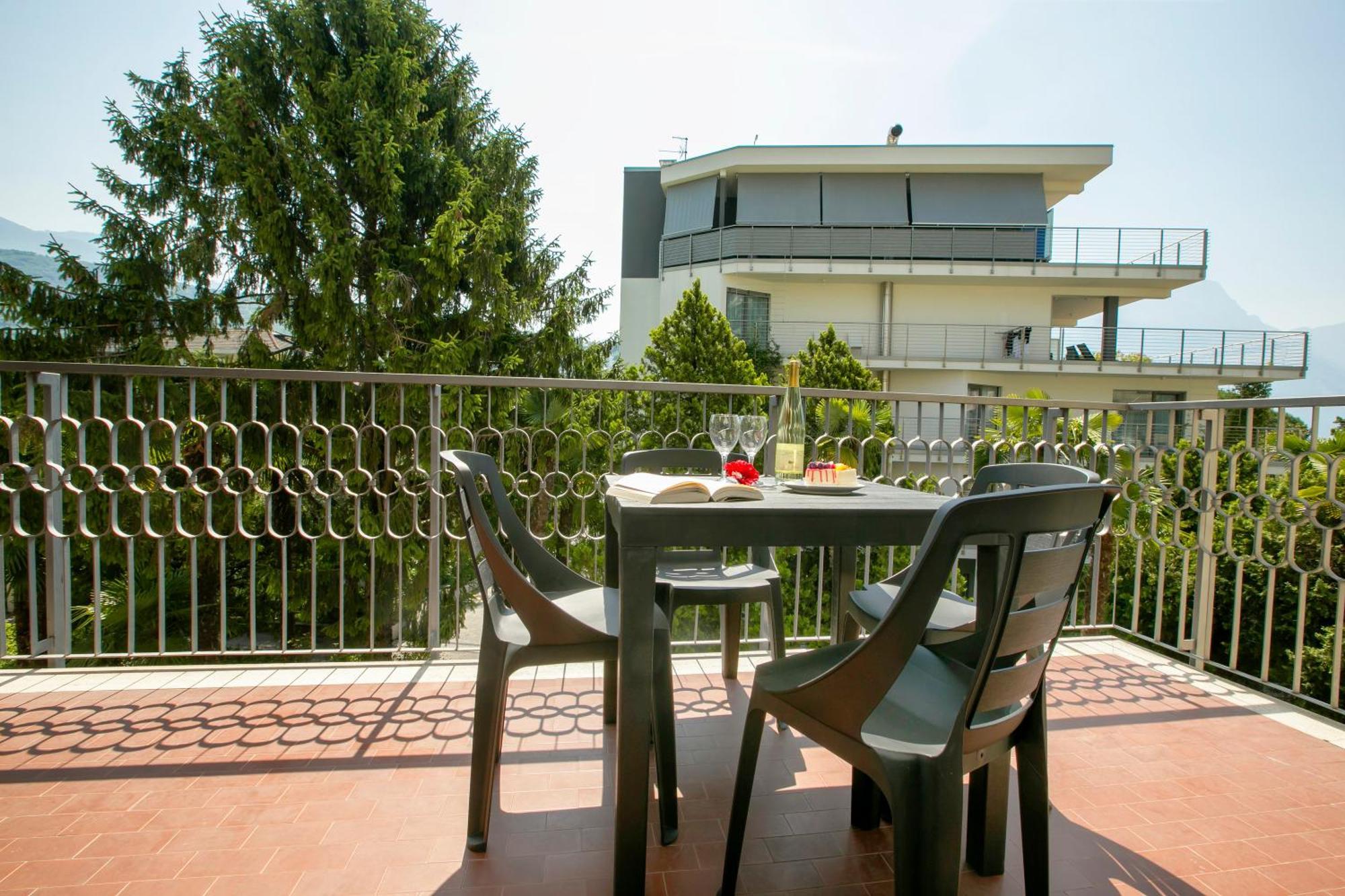 Riva Lago E Spiaggia Apartment 2 - Happy Rentals Extérieur photo